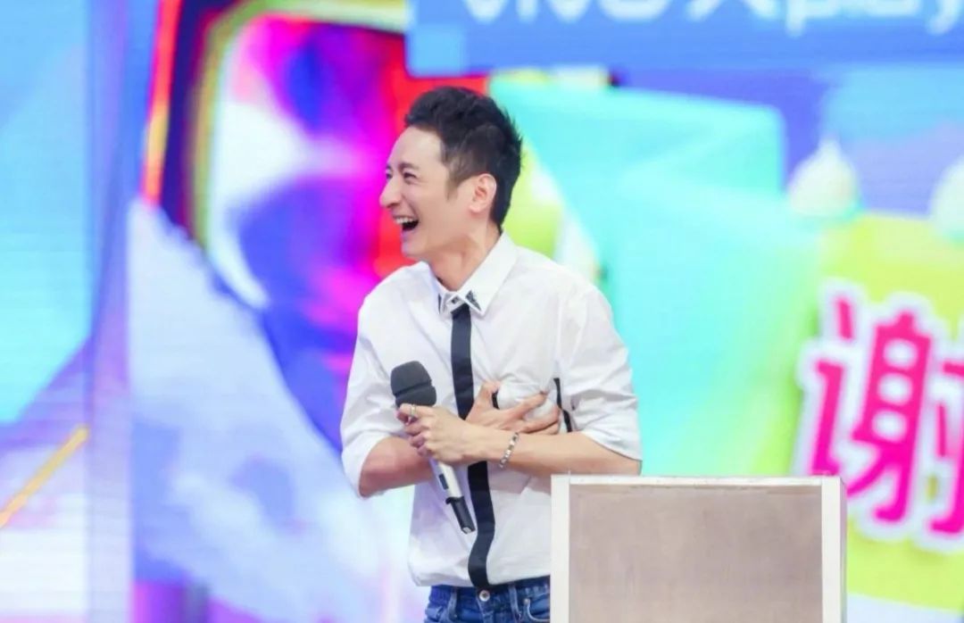 张艺兴微博回复李维嘉,维嘉张艺兴综艺