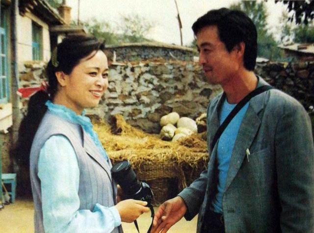 篱笆女人和狗不能这样活片尾曲,铜锁和狗剩媳妇在玉米地里说话