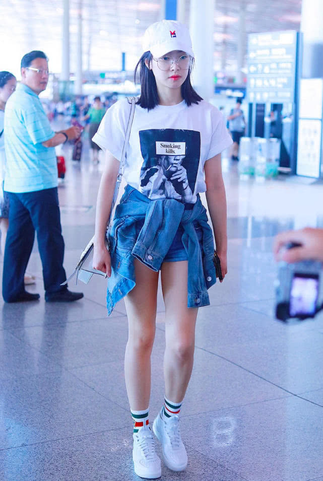 高颜值球鞋女生,颜值超高的球鞋女生200以下