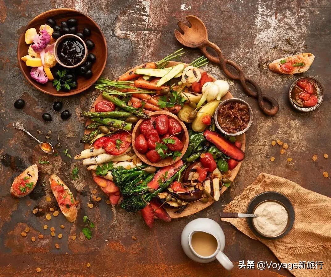 不可多得的扎哈遗作，这家最新开幕的未来感酒店，仿佛睡在酷炫的太空飞船里！