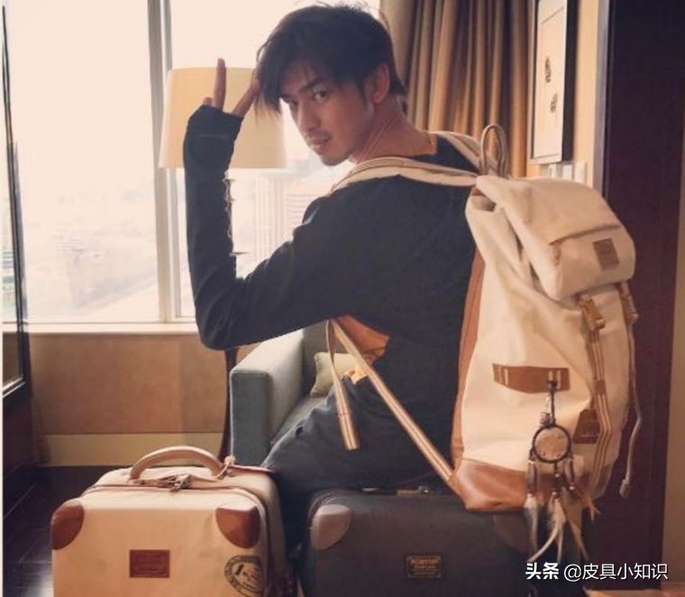 男士双肩包,直男古板的象征?不对!他也可以很潮流