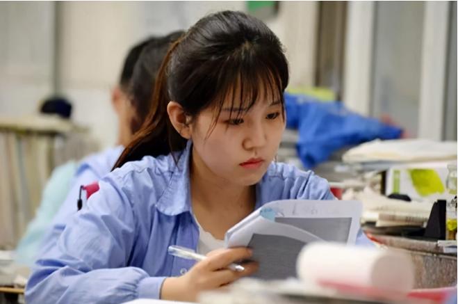 小学成绩第一梯队初中会差吗,小学成绩倒数第一初中还能逆袭