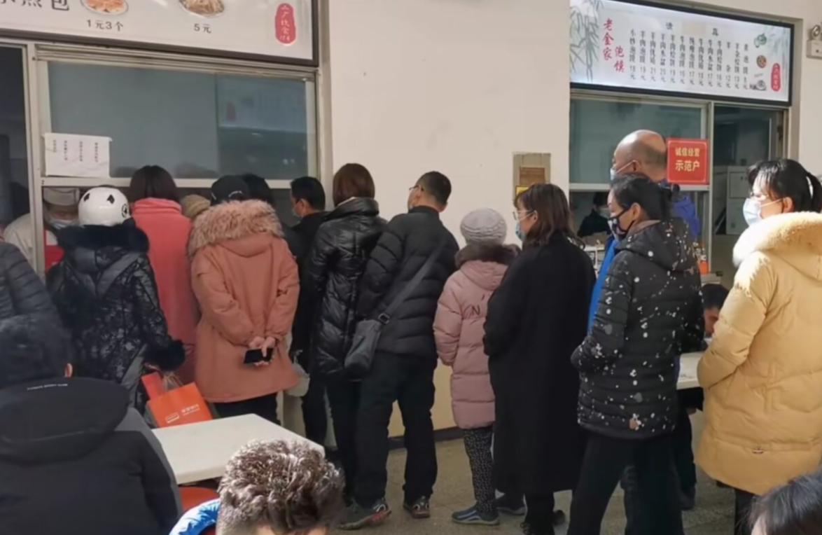 武功大叔咸阳国棉二厂卖凉皮,武功镇七十岁老人卖凉皮