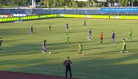 看不懂！这球不是国安球员阻挡拉人犯规？中超的判罚真令人疑惑