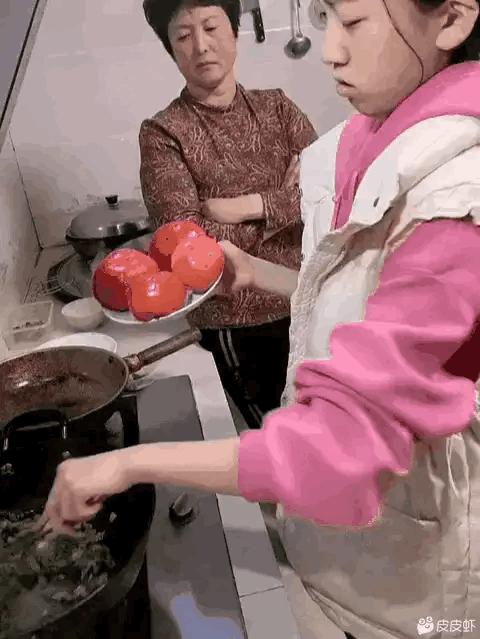 刚租的房子，打扫时发现的前租客留下的东西，要告诉房东吗？