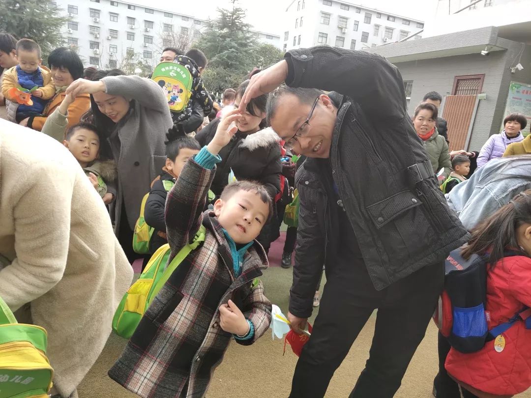 格林童话礼仪幼儿园,幼儿园感恩节特色活动美篇