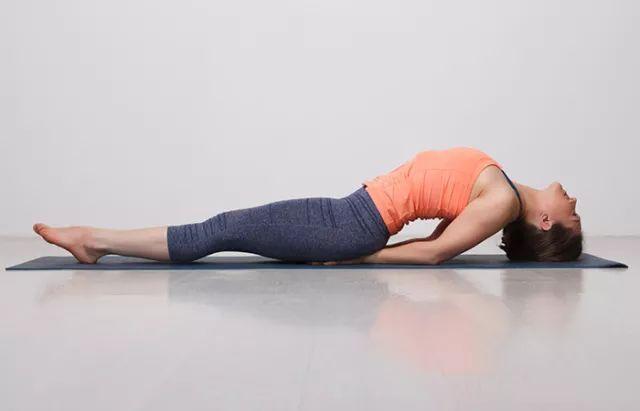 欧美女神娜奥米·沃茨，52岁了，依旧风韵犹存，解锁她的冻龄技能