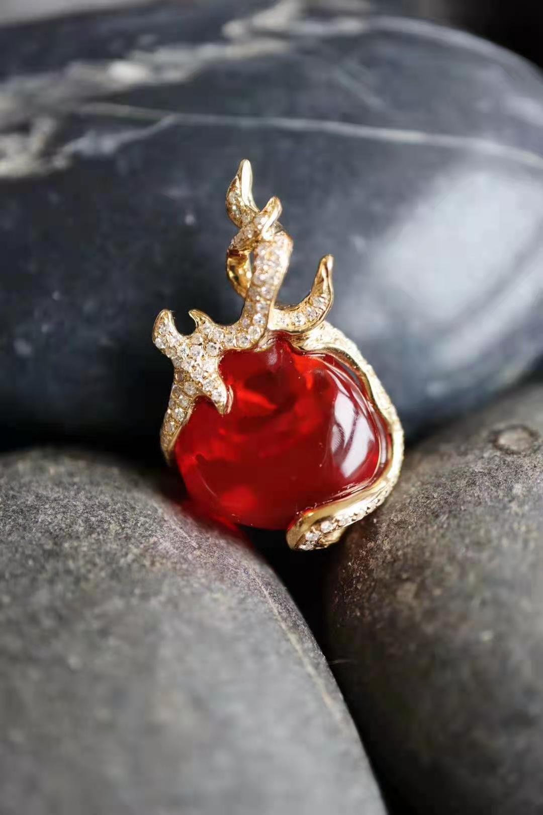 欧泊一种拥有世间所有颜色的宝石，关键还不贵