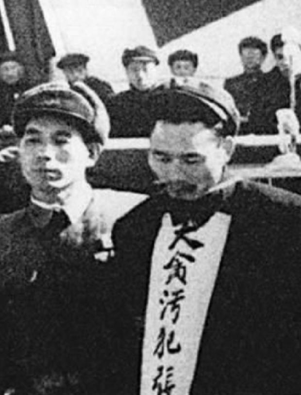 *德朱**为何能位列十大元帅之首？毛主席为何称他为“人民的光荣”？