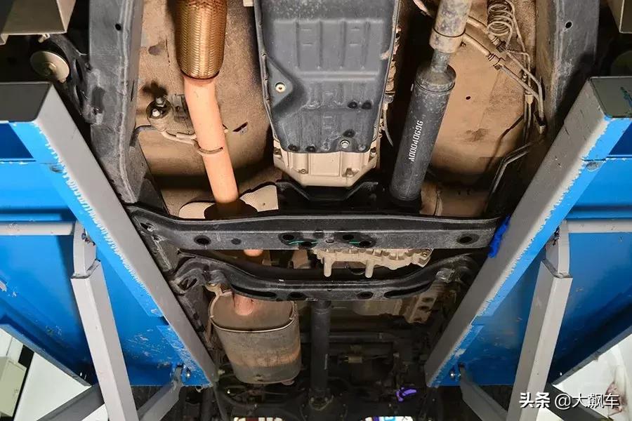 除了锈还漏油,防护不到位,还想出门去越野?