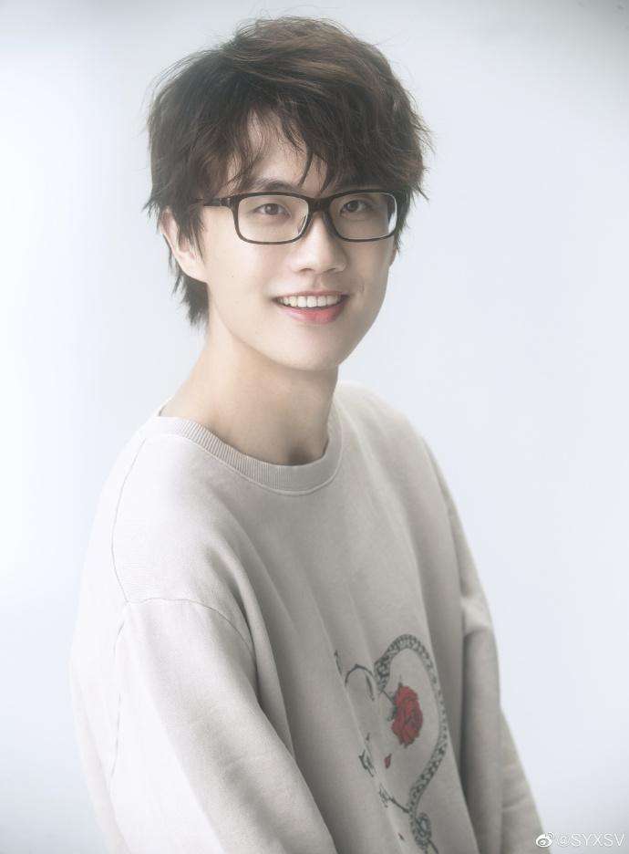 华晨宇许嵩谁的成就大,许嵩和华晨宇谁的地位高