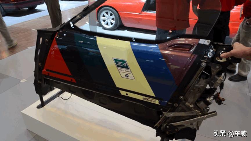 向下开的车门,向上开启的车门