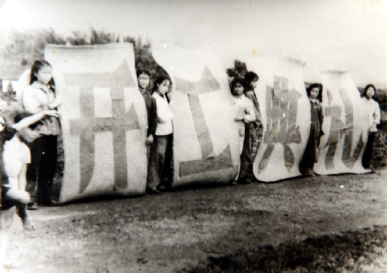 40年前的牵引车,50年红岩卡车