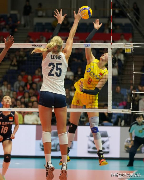 女排队员穿的什么鞋,女排为什么喜欢穿篮球鞋