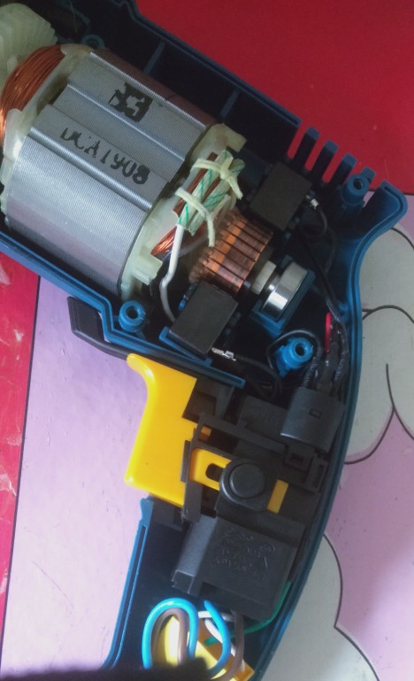 手电钻前面的夹头构造及更换,晶思达手电钻开关总成内部构造