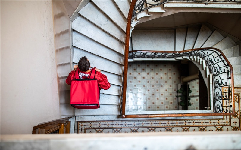 年轻人送外卖赚钱吗,年轻人送外卖是为了什么