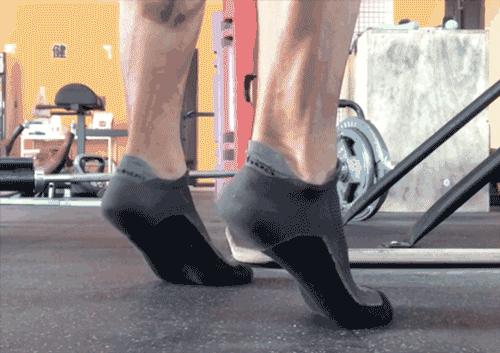 要想跑得快要练腿上哪块肌肉,要想跑得快力量训练可不能少