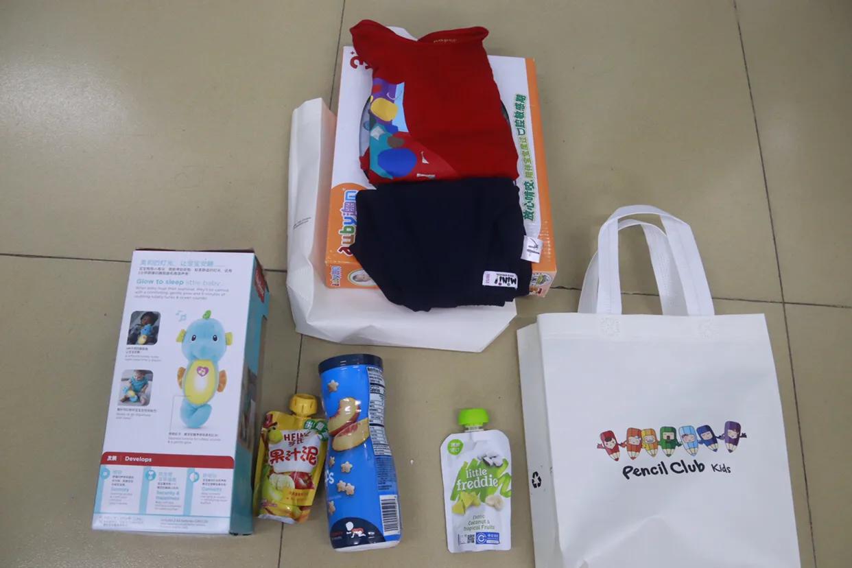 警察与警宝六一儿童节,六一儿童节警察和儿童