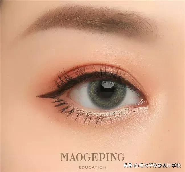 如何放大双眼眼妆效果,可以放大双眼十倍的眼妆