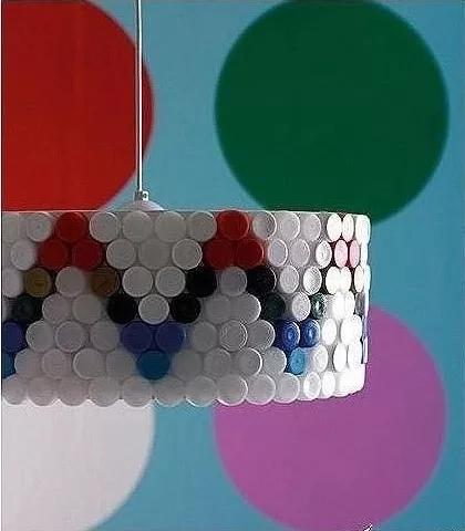 用啤酒的瓶盖怎么做成玩具,六个瓶盖可以做什么手工玩具