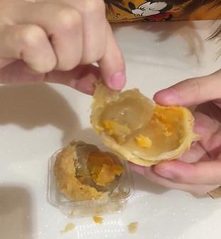 月饼大圆饼测评,四大名牌月饼大比拼