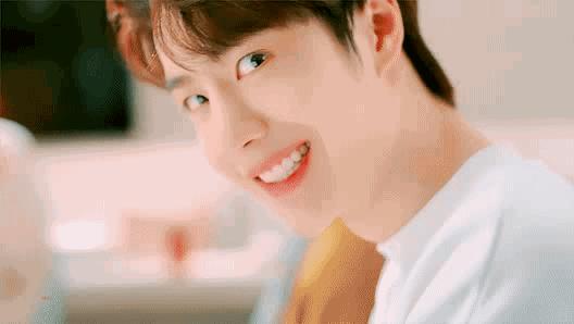 双眼皮术后长期未消肿，是失败了吗？