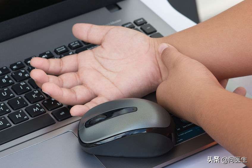 手指关节痛风症状及图片,痛风手指关节疼的最快缓解方法