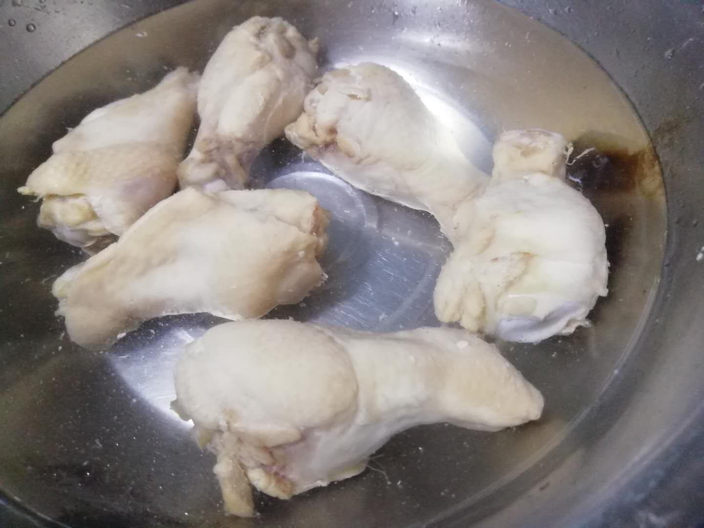 怎么做炸鸡腿不费油大鸡腿,如何炸鸡腿才能使鸡腿好吃