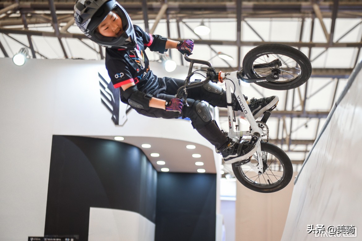 奇妙的自行车全集,上海自行车展会2023凤凰自行车