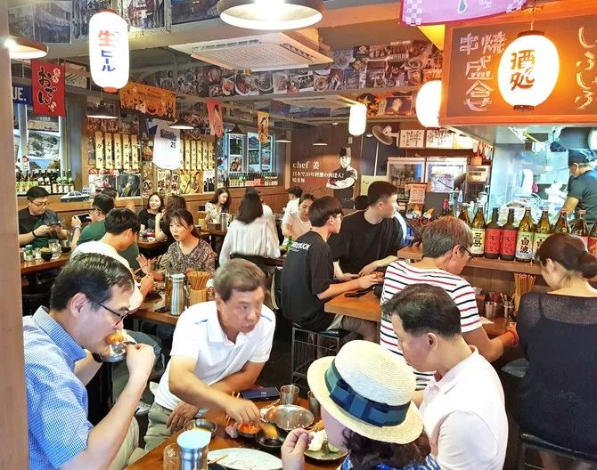 那些生活在泰国的外国人，都是为了什么而留在泰国？