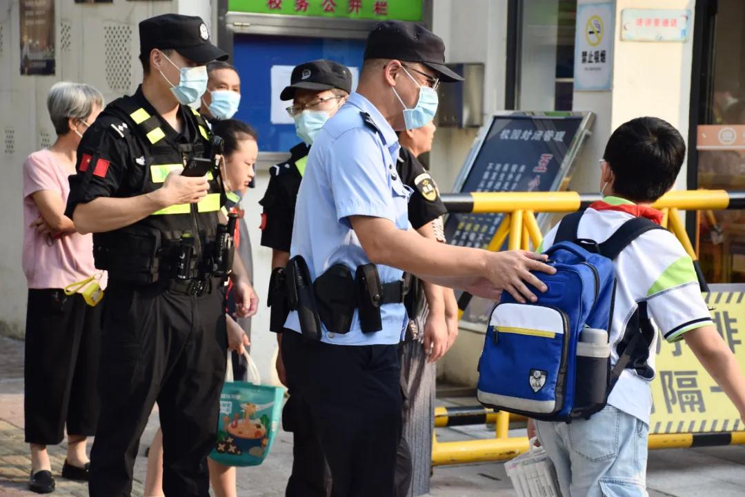 【我为群众办实事】开学“大片”，他们怎会缺席！