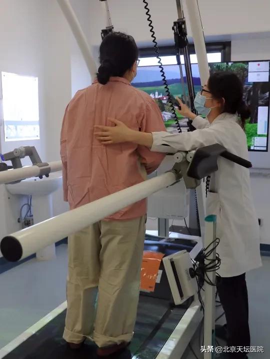 外骨骼康复机器人技术对比,脑机外骨骼