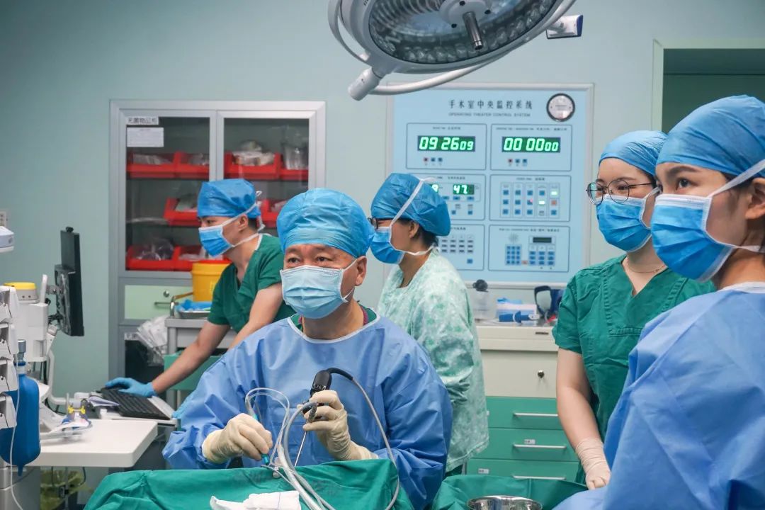 香港富商都是去内地看病吗,香港大佬开奔驰去医院