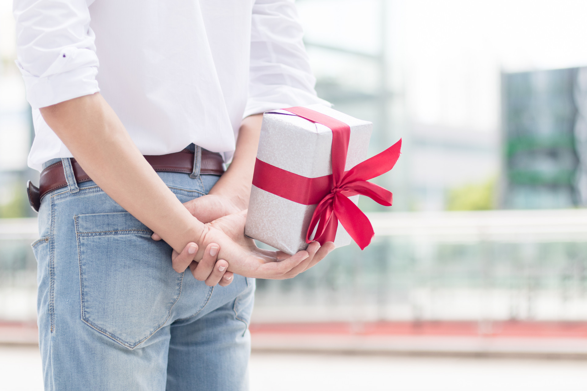 没有理女朋友女朋友生气了怎么哄,打牌没回女朋友信息生气了怎么哄