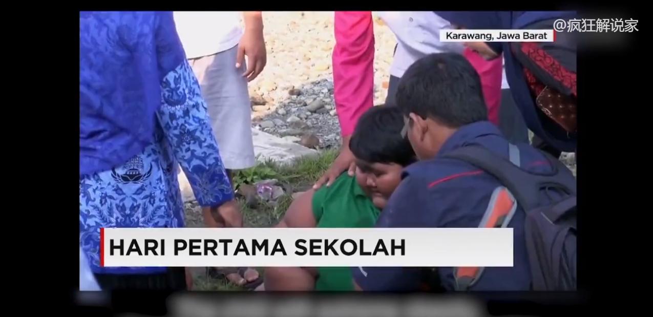 印尼最胖男孩减重200斤,印尼小胖墩