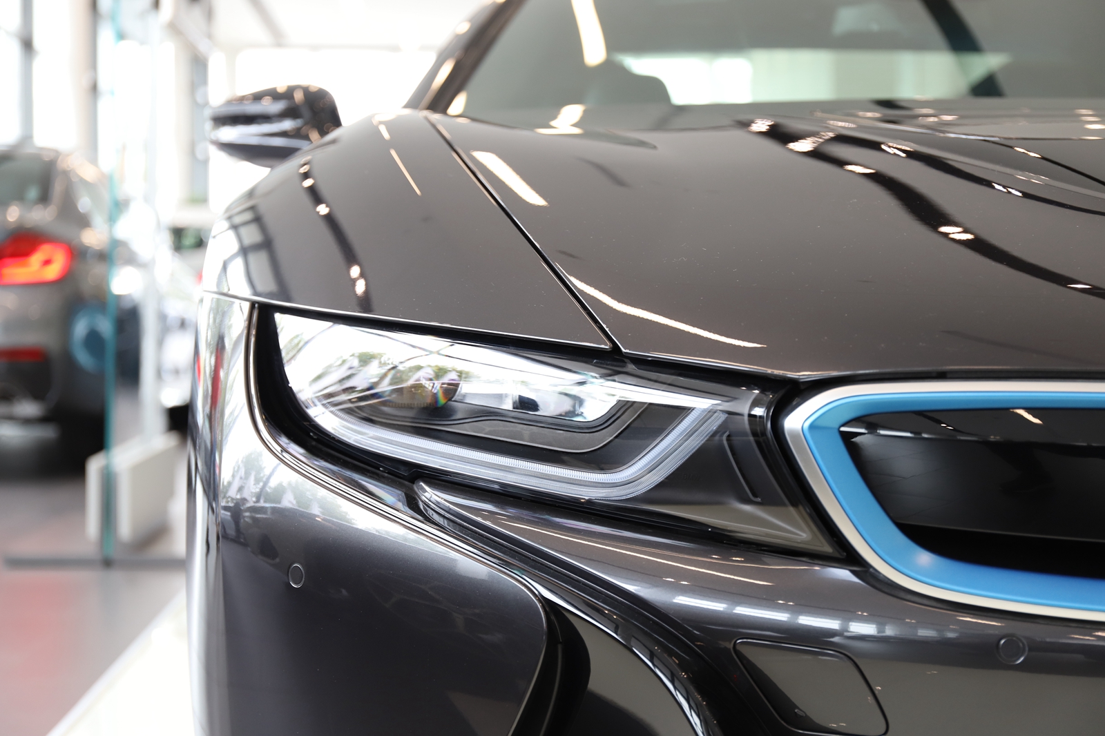 最新款4座宝马敞篷跑车,配有1.5自吸发动机的车