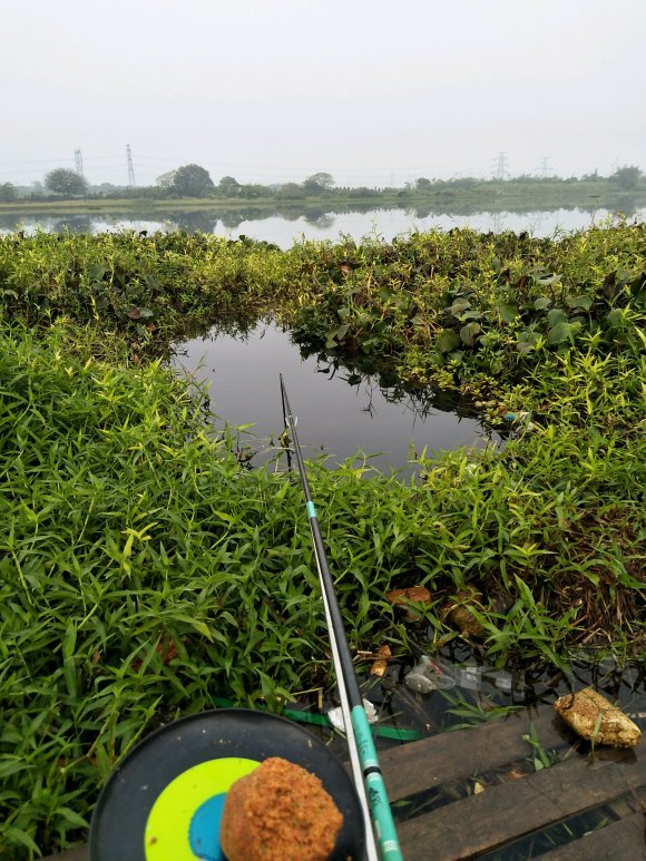 钓鱼越钓竿子越长,钓鱼时间越长渔具越简单