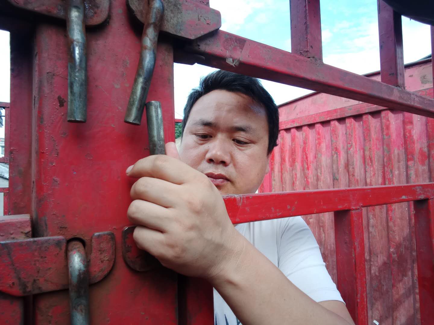 9米6高栏现在跑货运怎么样,9.6米高栏可以拉25吨吗