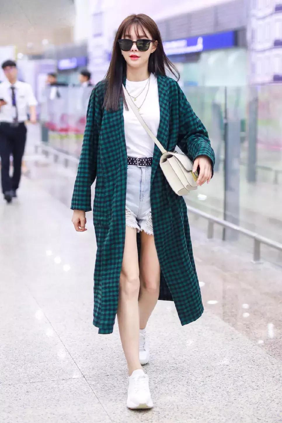 刘雯格纹,刘雯穿格纹衫好看吗