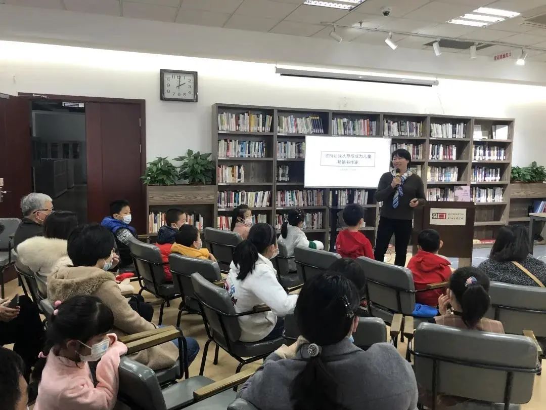 即便夹杂着拼音和错别字，孩子们还是写下了真情实感