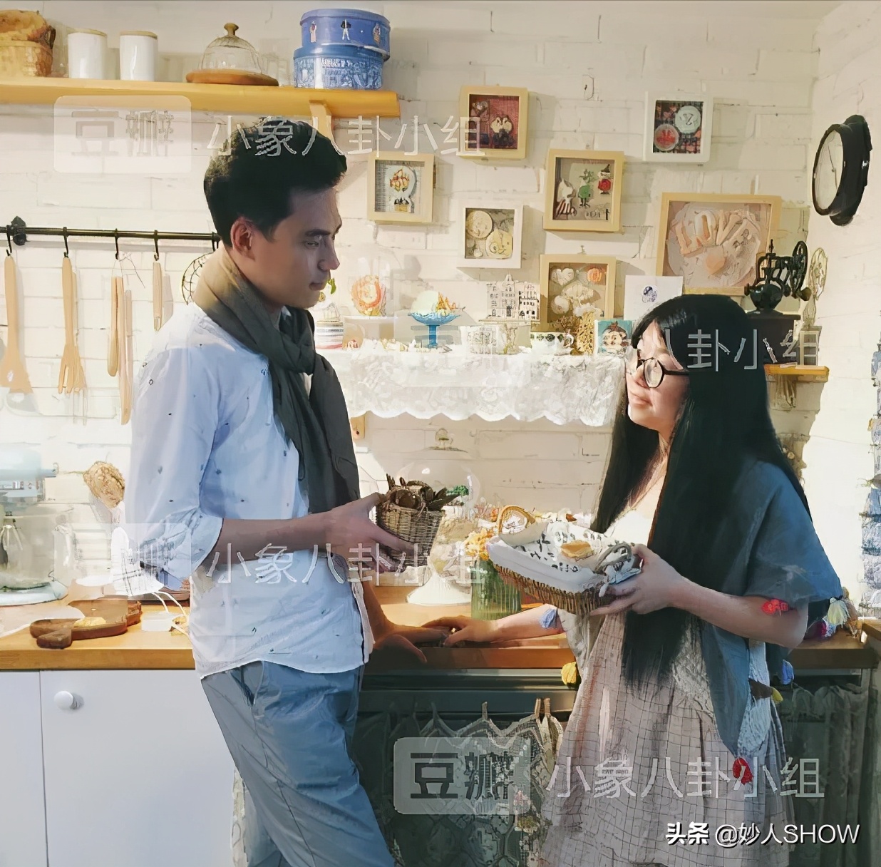 摆拍秀恩爱博主打假,炫富女作家秀恩爱