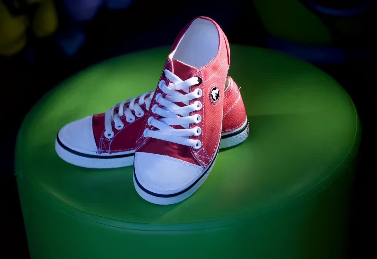 大哥最爱的洞洞鞋，女孩怎么抢着穿？