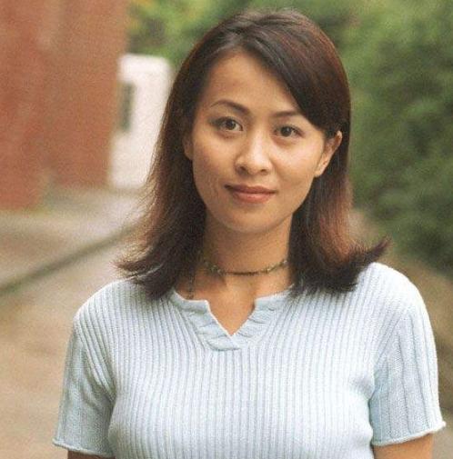 90年代刘嘉玲被三个男劫匪绑,裸照被泄露,10多年后才知道真相