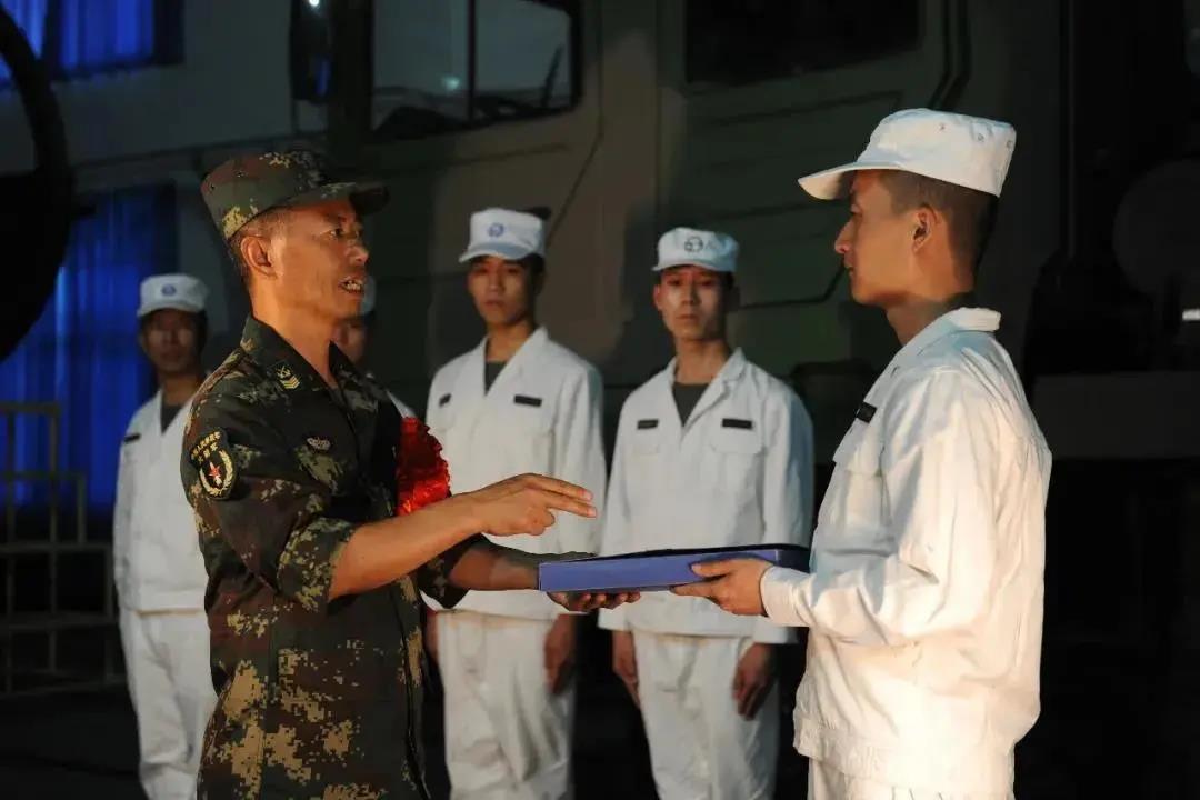 以无名铸威名，长剑问天背后的英雄……