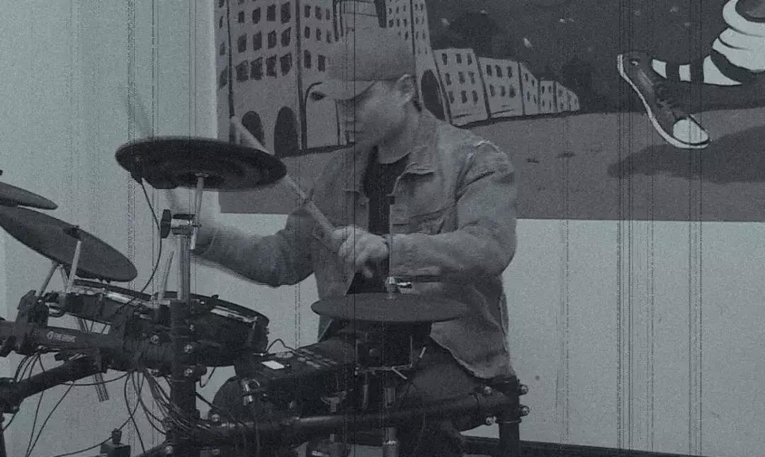 架子鼓在乐器中主要是干什么的,架子鼓里面什么是最灵魂的乐器