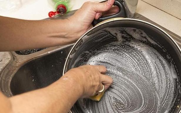 不锈钢锅发黄发黑怎么办,烧焦的不锈钢锅怎么去除黑炭