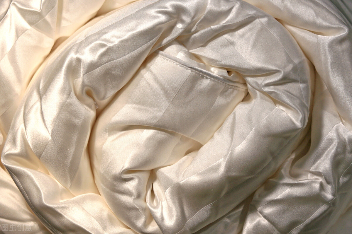 驼绒被和蚕丝被和大豆纤维哪个好,驼绒被好还是大豆被好