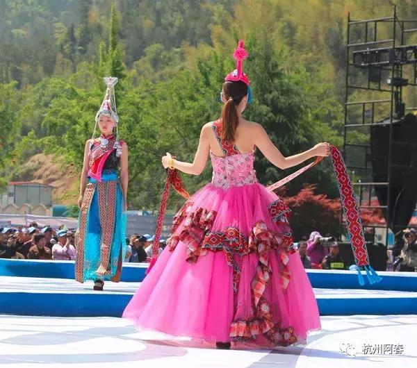 超百图再现2018年服装圈内那三十道靓丽风景……