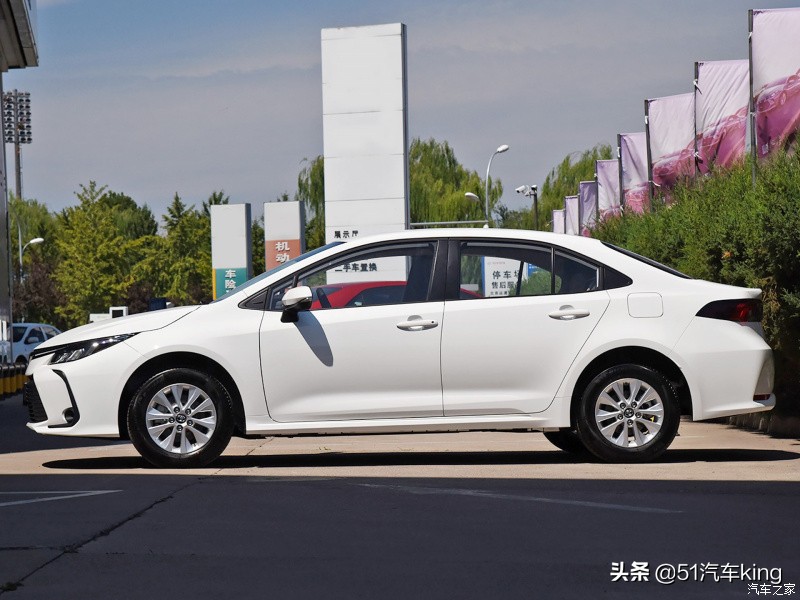 卡罗拉雷凌低配落地多少钱,卡罗拉与雷凌哪个性价比高