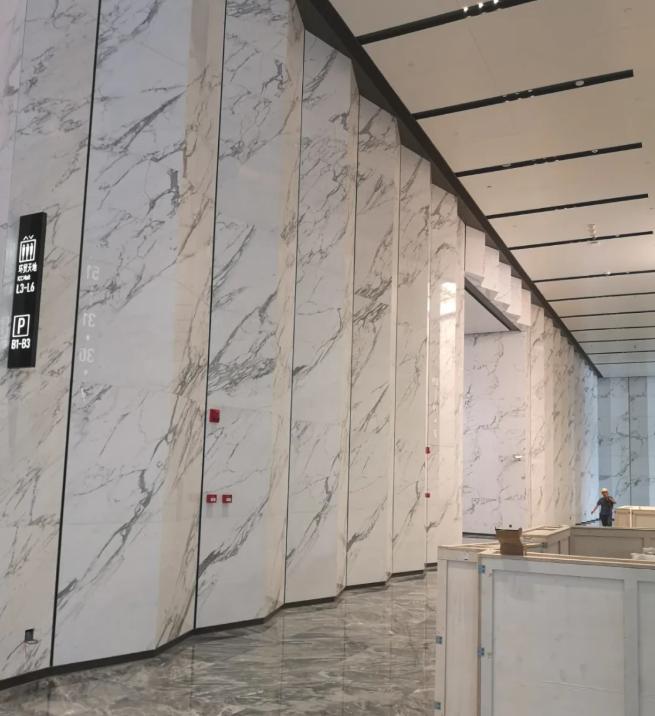 厨房台面用石英石好还是用岩板好,厨房台面用岩板好还是石英石好些